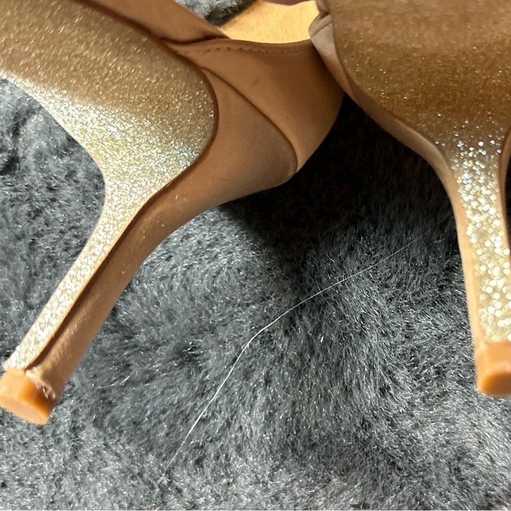 Women's Nine West size 9 gold heels - Picture 4 of 5